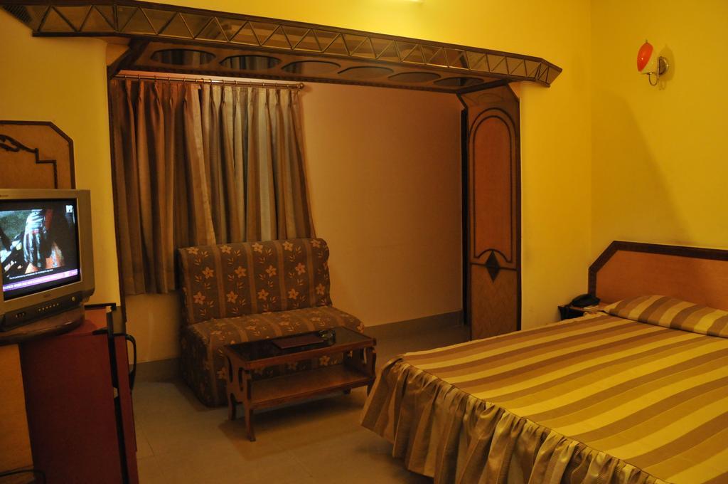 Hotel Heera Kolkata Room photo