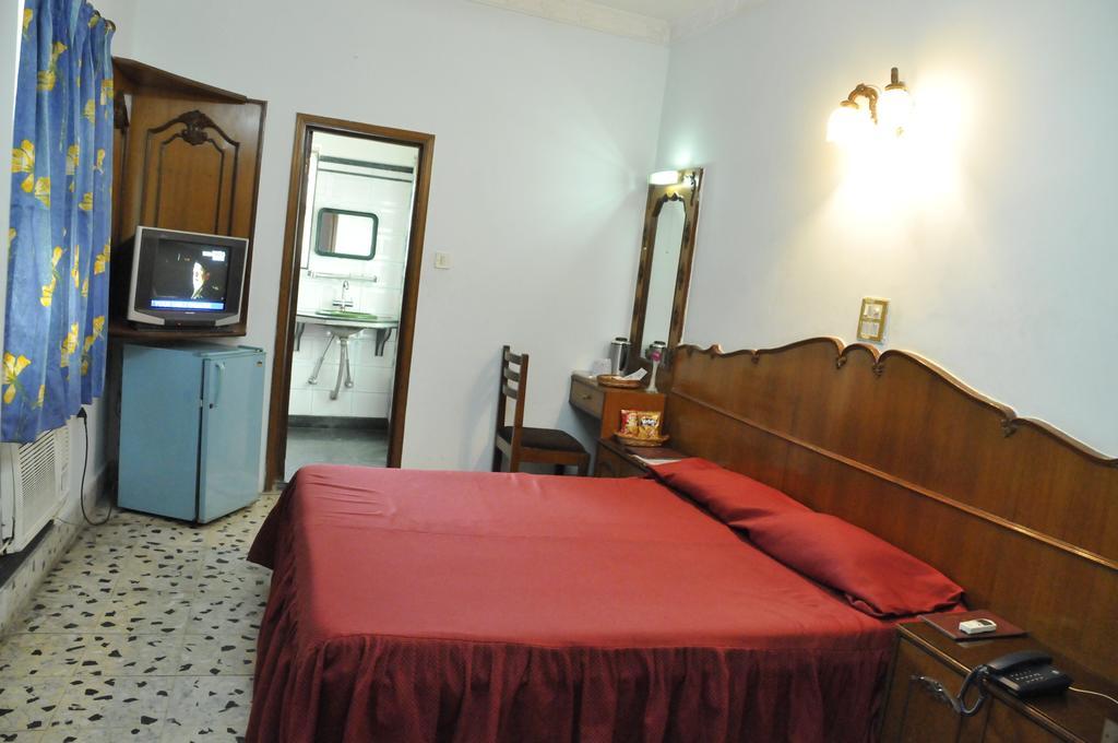 Hotel Heera Kolkata Room photo